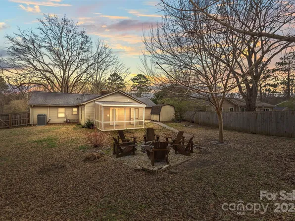 8526 Timbercrest Cir, Charlotte, NC 28226