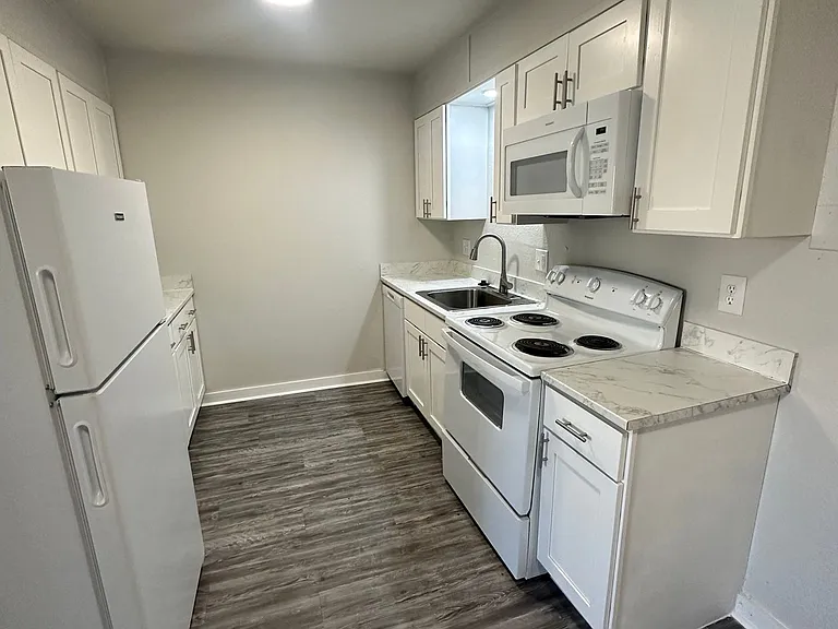 Regency Point Luxury Apartments — Photo 108