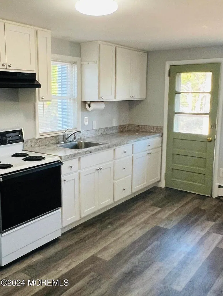 1 bed, 440 sqft, $1,900 — Photo 2