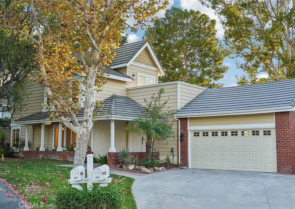 1st image of 694 S Gentry Ln