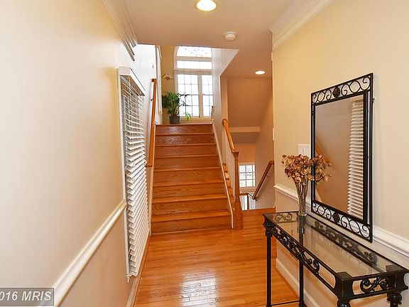 2nd image of 313 Oak Knoll Ter