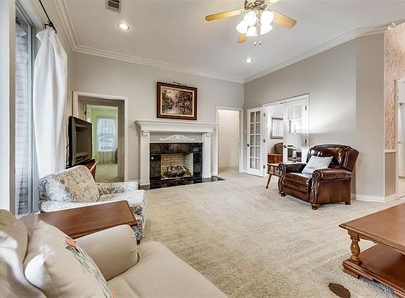 5th image of 1083 Country Bend Dr