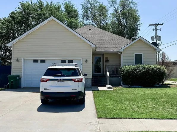 313 W 5th St, Chapman, KS 67431