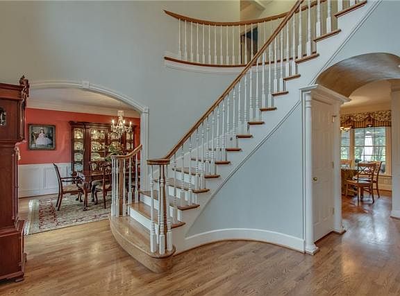 3rd image of 401 Martingale Dr