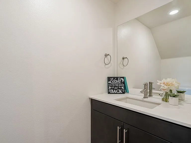 2700 E Chaucer St #14 — Photo 30