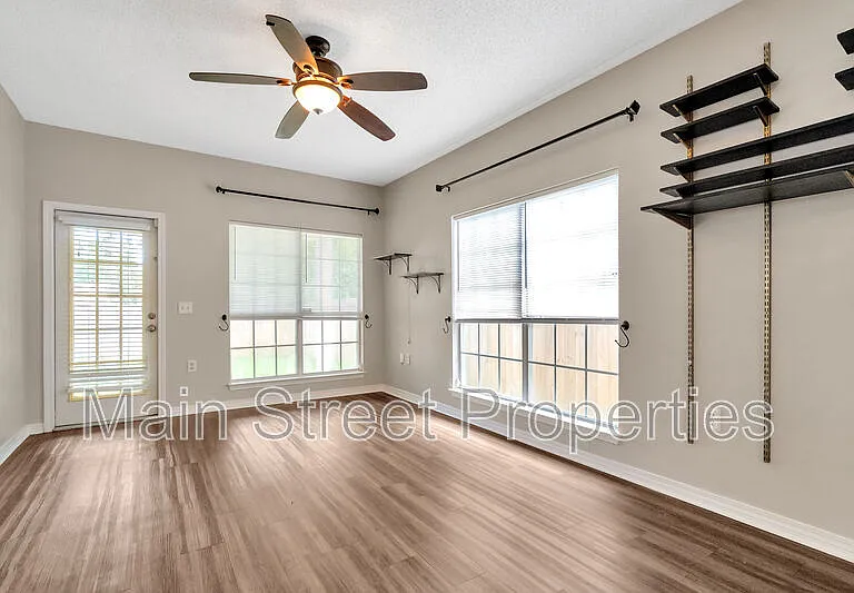 208 Wildflower Ln — Photo 13