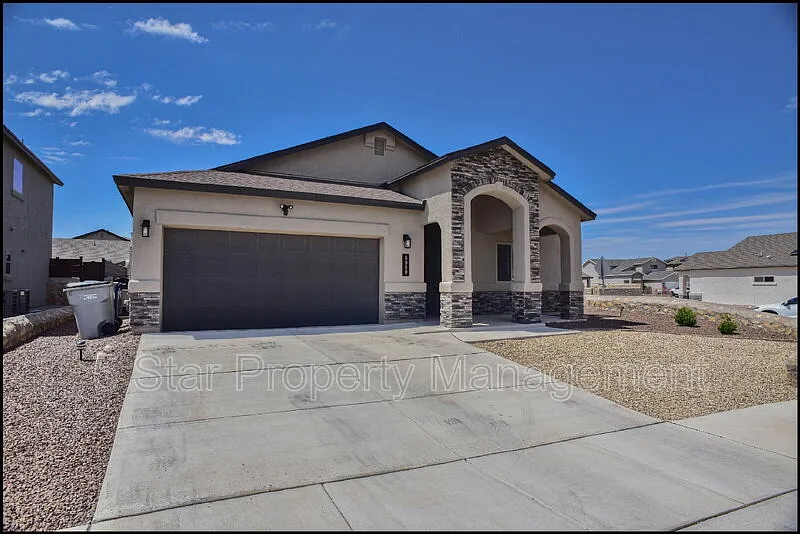 4 bed, 2.0 bath, 1824 sqft, $1,950 — Photo 4