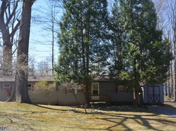 10 Watergate Dr, High Bridge Boro, NJ 08829