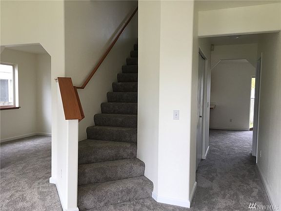 3rd image of 939 127th Street Ct E