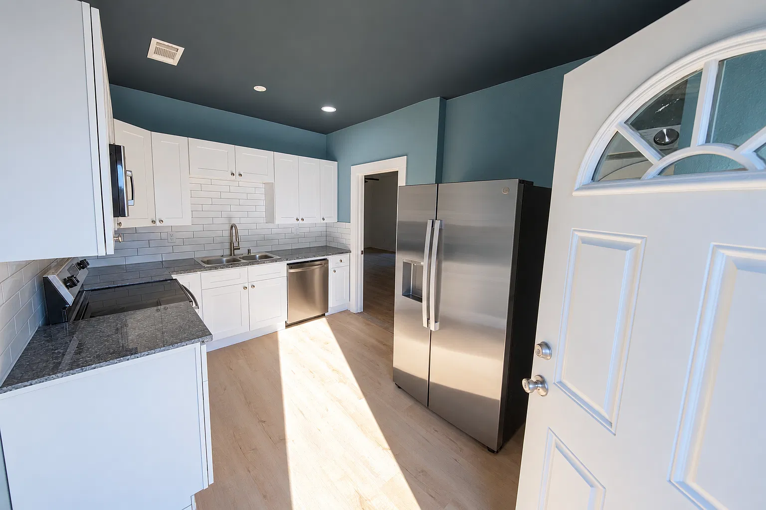 1 bed, 1070 sqft, $1,700 — Photo 1