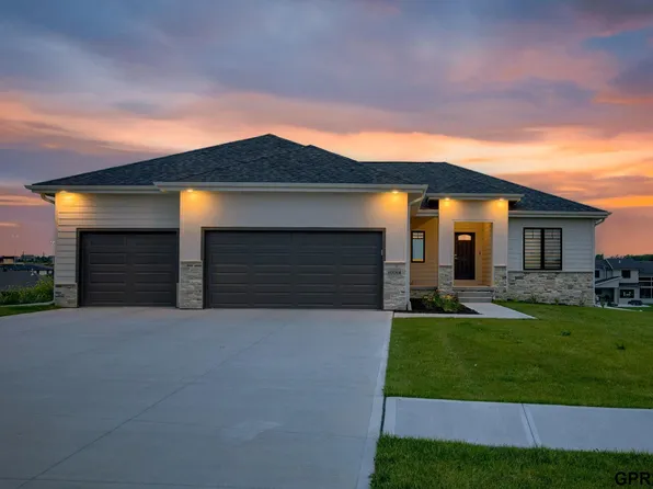 10014 S 180 Avenue Cir, Omaha, NE 68136