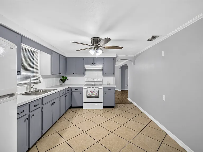 7605 Ilex Dr — Photo 9