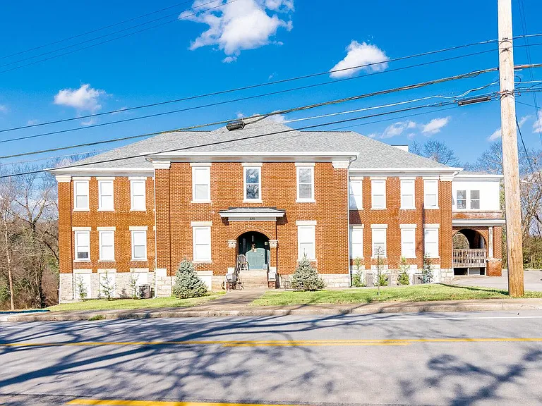 220 E Main St #9 — Photo 10