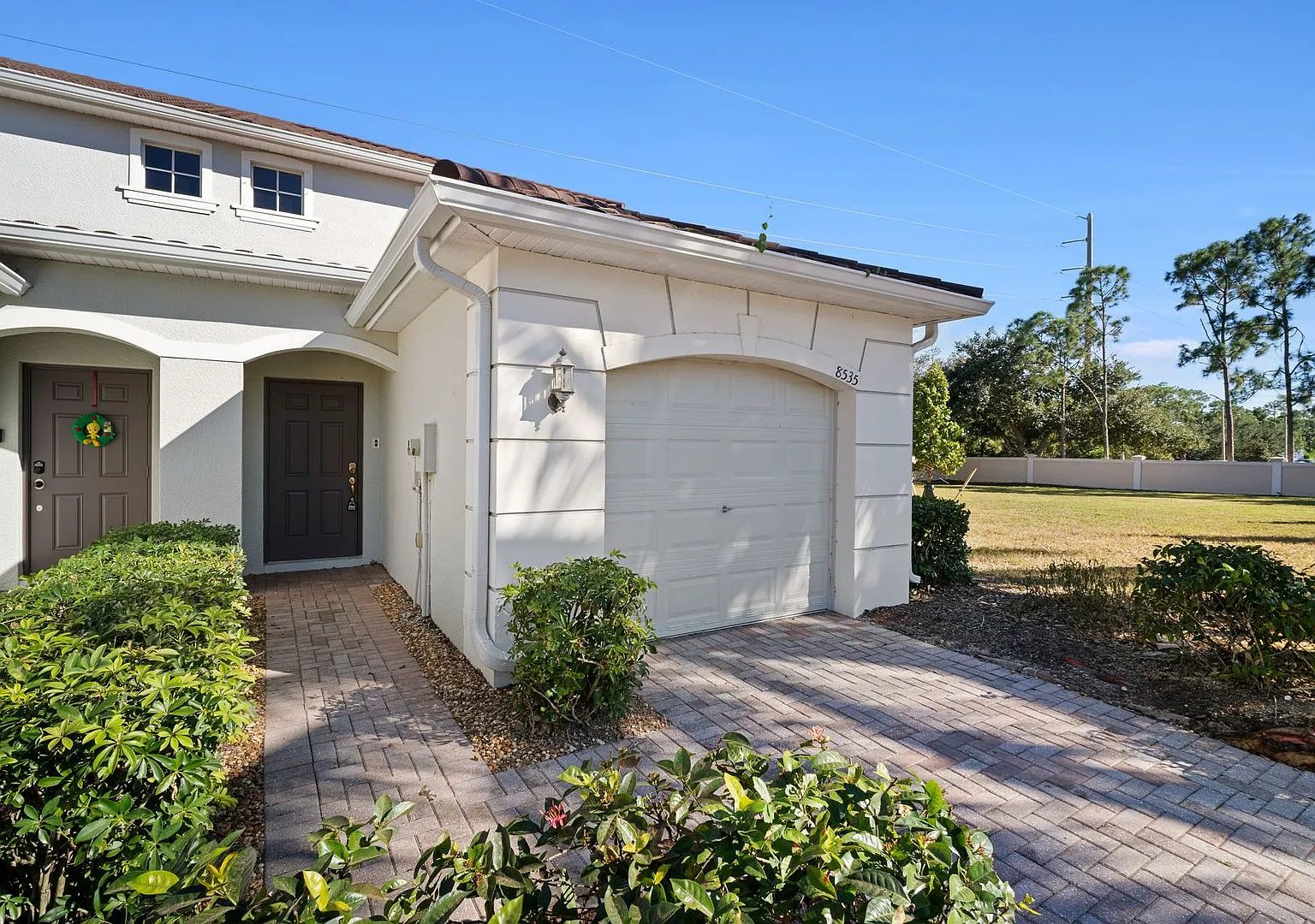 Charming 2-bedroom, 2.5-bathroom townhome located in Lehigh Acres — Photo 4