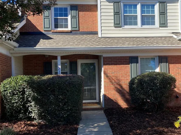 9232 N Vicksburg Park Ct, Charlotte, NC 28210