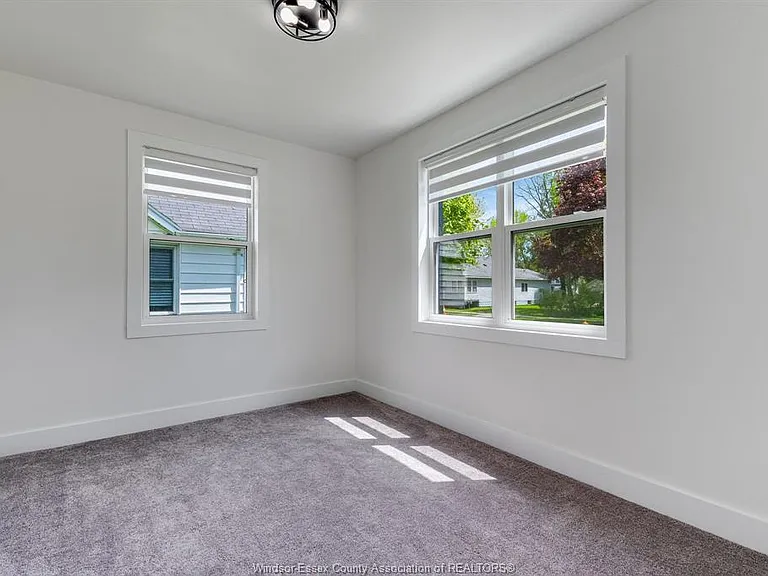 48 McLean St — Photo 18
