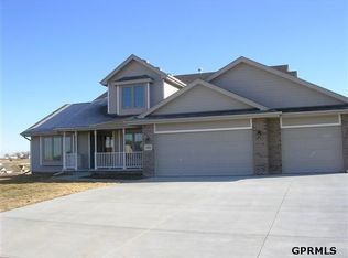 2006 Apollo Ln, Papillion, NE 68133