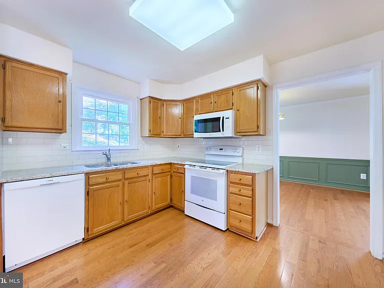 8508 Silverdale Rd — Photo 18