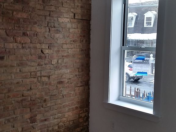 5th image of 1366 Putnam Ave APT 1R