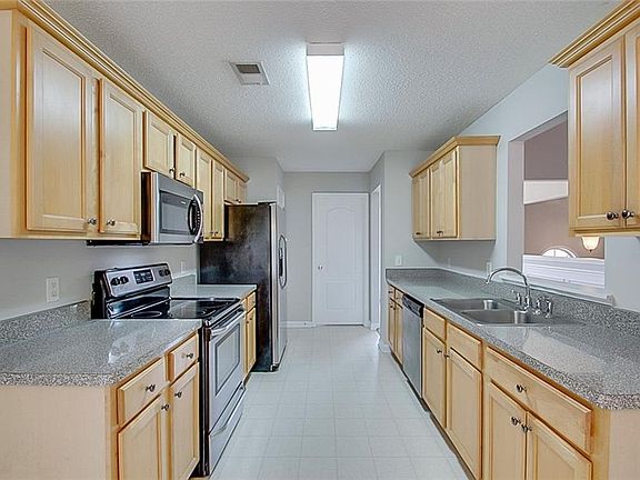 2nd image of 26 Roundtree Ct