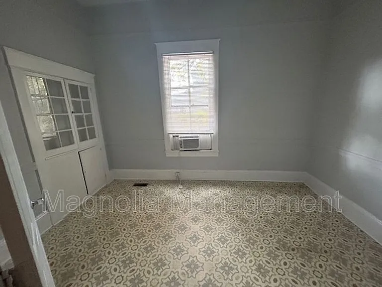 241 Davis St — Photo 3