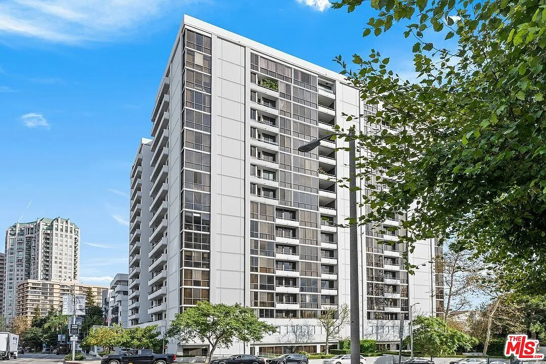 1 bed, 1.5 bath, 1139 sqft, $3,600 — Photo 3
