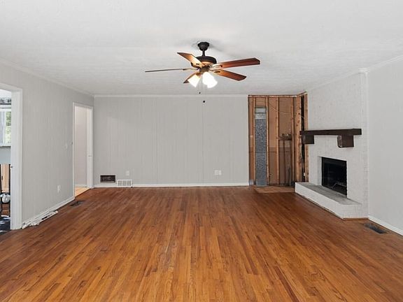 5th image of 448 Martin Rd