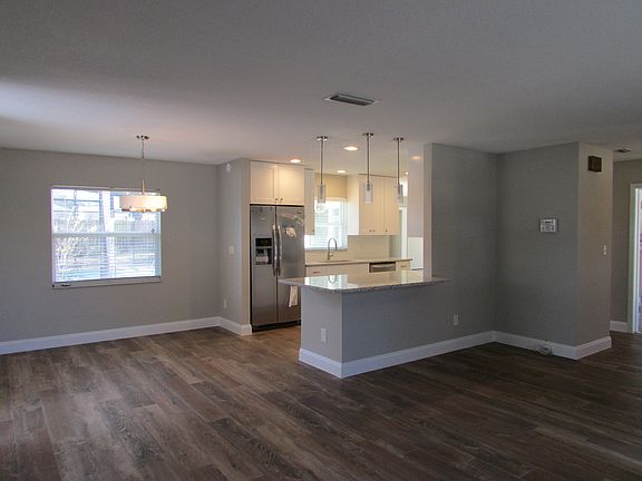 3rd image of 2429 Eastbrook Blvd