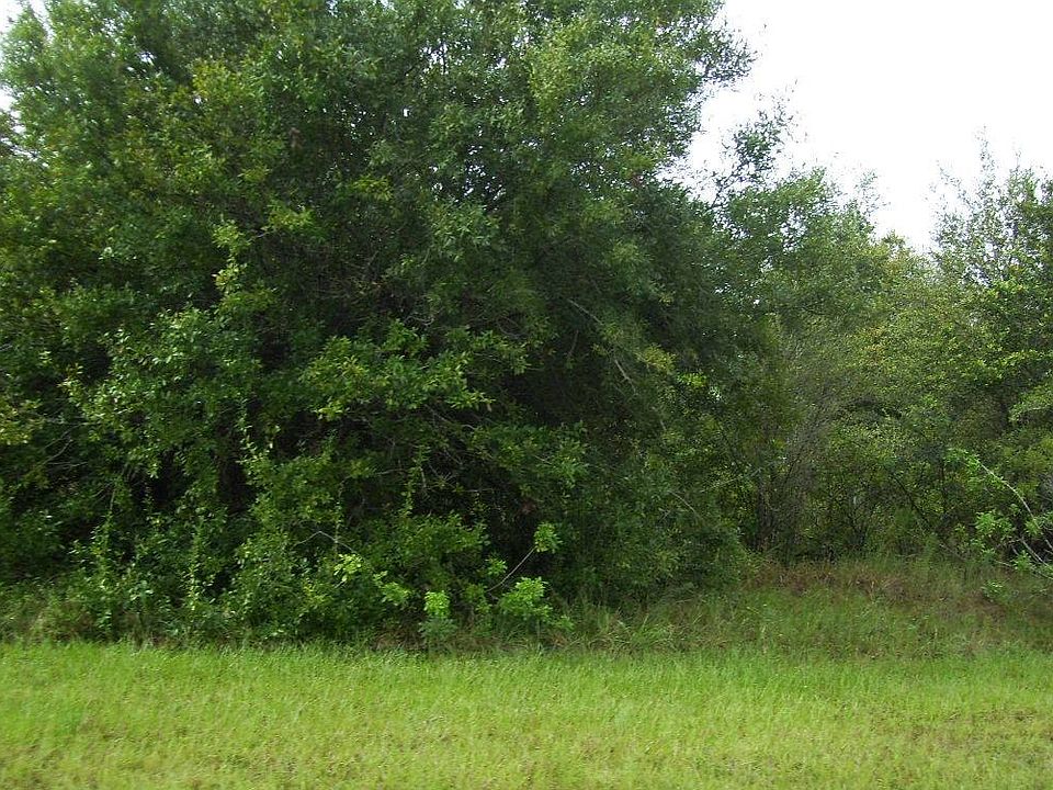2nd image of 801 NW Riverside Dr