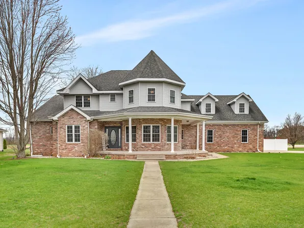 290 Highpoint Dr, Essex, IL 60935