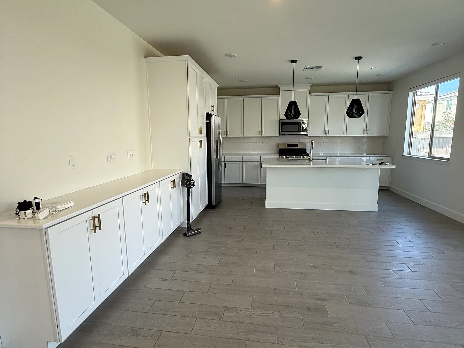 4 bed, 1945 sqft, $3,600 — Photo 2