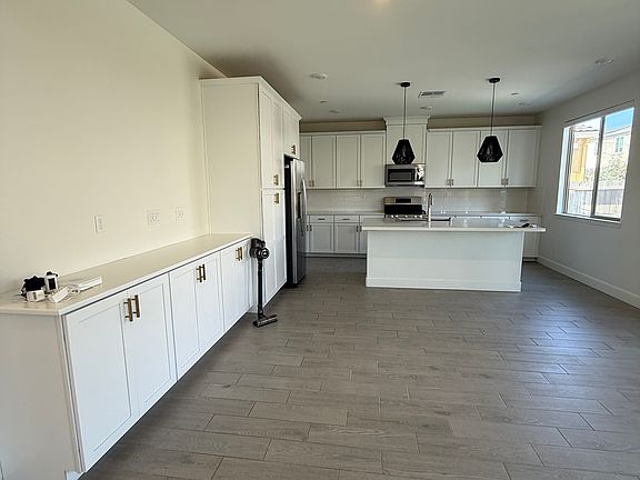 2nd image of 8785 Classical Way