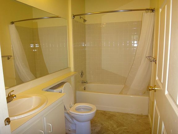2nd Bath (Hall)