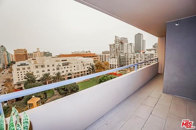 1st image of 600 W 9th St APT 1116