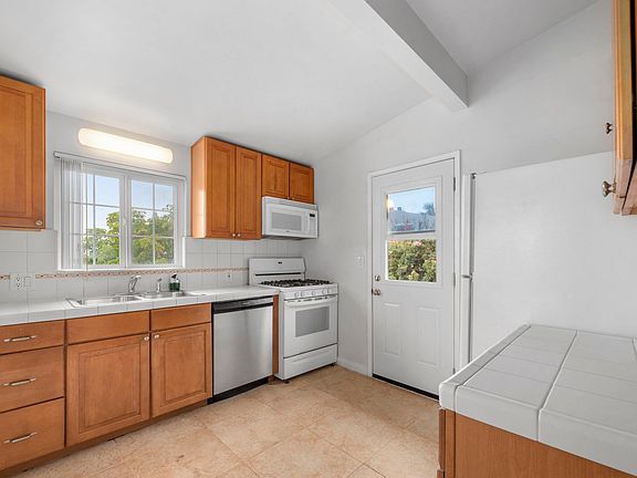 2nd image of 1510 Manhattan Beach Blvd APT D