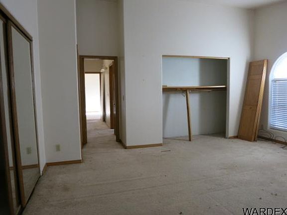 5th image of 985 Crestwood Dr