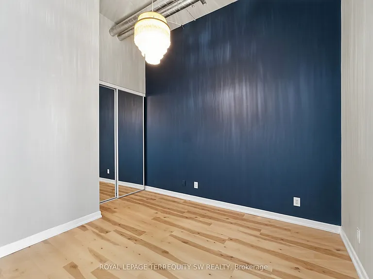 380 Macpherson Ave #324 — Photo 11