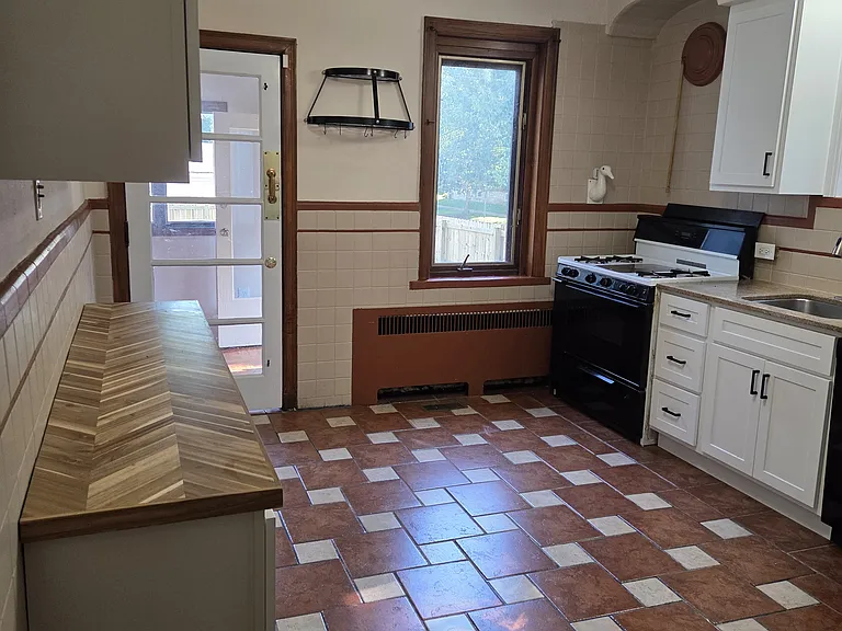 5601 Walsh St — Photo 10