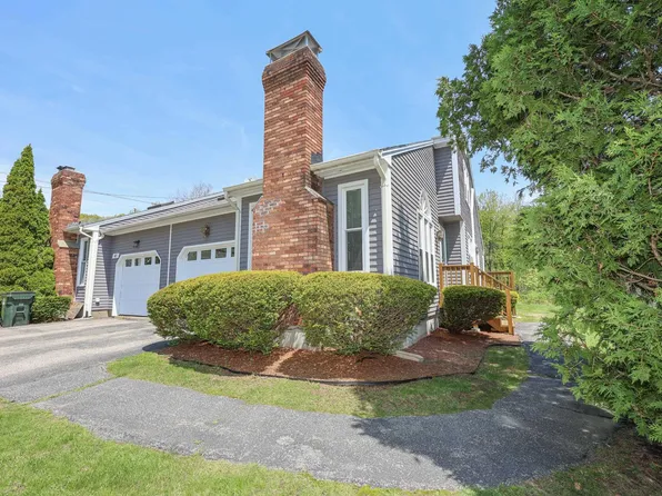 39 Foxwood Circle, Manchester, NH 03104