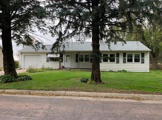 408 Fairview Ave, Sanborn, IA 51248
