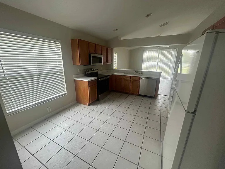 Wrencrest Dr — Photo 24