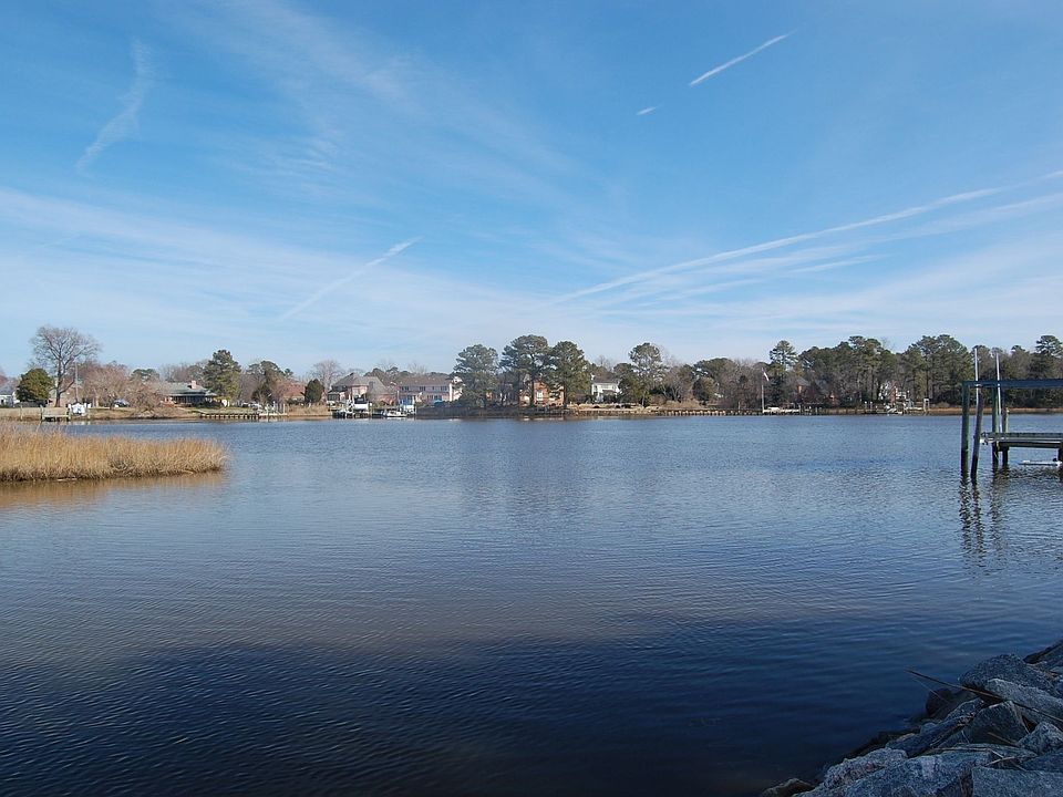 2nd image of 301 Kemp Ln