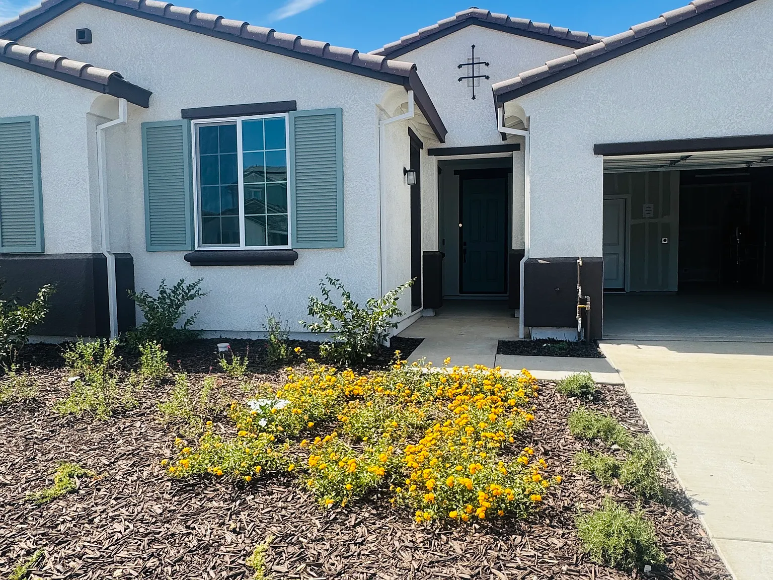 3 bed, 1990 sqft, $2,800 — Photo 1