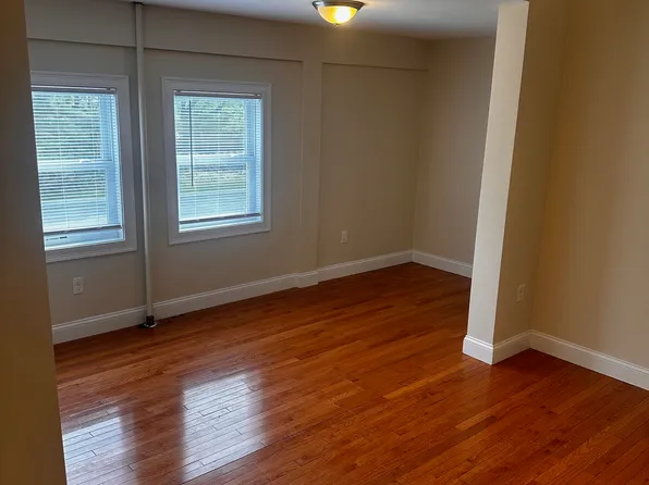 483 Newport Ave APT 1, Quincy, MA 02170