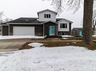 402 Cedar St, Nicollet, MN 56074