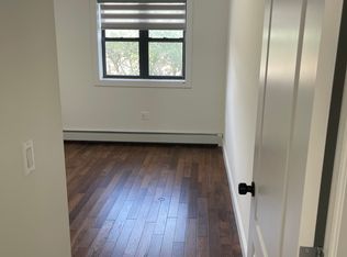 7160 163rd St, Fresh Meadows, NY 11365
