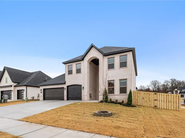 491 Silverview Ave, Centerton, AR 72719