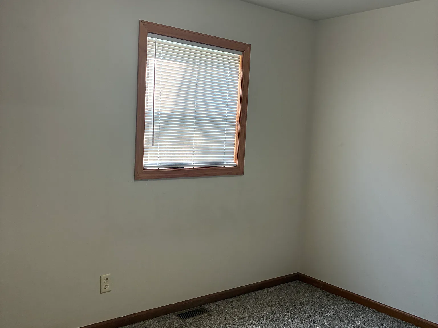 905 Tyler St — Photo 1