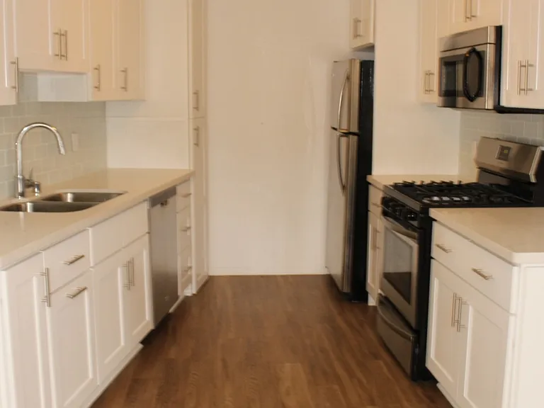 1405 Amherst Ave #208 — Photo 6