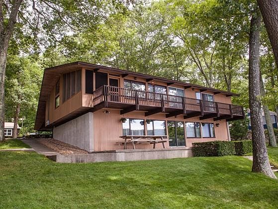 1st image of 46 Lakeshore Dr
